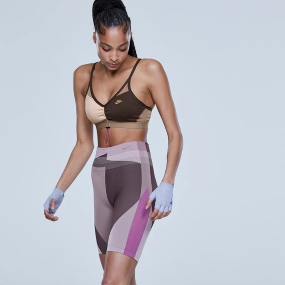 Nike WN’s Icon Clash Seamless 8'' Training Shorts - Picture 3 of 3